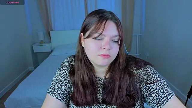 Evelyne Loo online show from May 10, 2026, 1:09 am