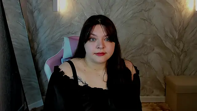 Evelyne Loo online show from May 3, 2026, 1:11 am