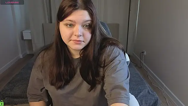 Evelyne Loo online show from May 4, 2026, 12:58 am