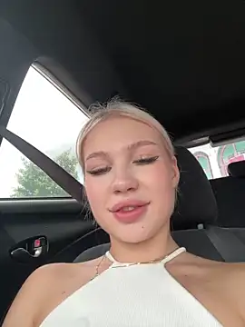 Snapshot of Kiss_Auroraa chatting on May 15, 2026, 5:05 am Kiss Auroraa online show from May 15, 2026, 5:05 am