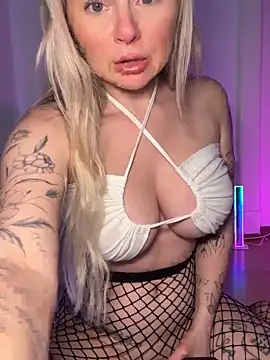 Snapshot of Shorty_Holly chatting on May 12, 2026, 5:41 pm Shorty Holly online show from May 12, 2026, 5:41 pm