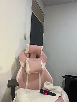 liaa swan online show from April 9, 2026, 12:56 am