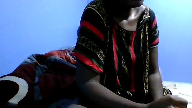 Snapshot of Thandiwe2003 chatting on May 15, 2026, 2:20 am Thandiwe2003 online show from May 15, 2026, 2:20 am