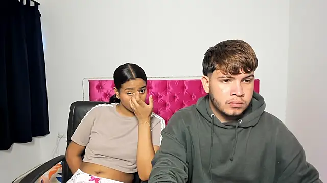 Snapshot of val_andBry chatting on April 7, 2026, 7:26 pm val andBry online show from April 7, 2026, 7:26 pm