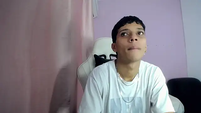 Snapshot of Yei_lee_ chatting on May 13, 2026, 4:19 am Yei lee online show from May 13, 2026, 4:19 am