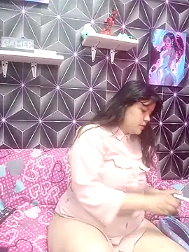 ScarletVibe online show from April 22, 2026, 2:02 pm