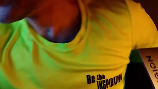 Snapshot of barebearstudio chatting on April 1, 2026, 9:21 am barebearstudio online show from April 1, 2026, 9:21 am