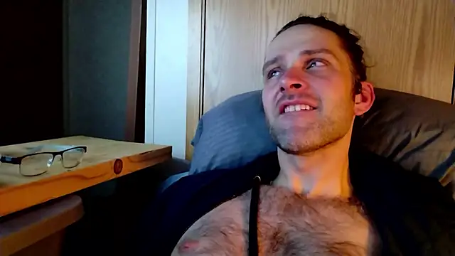 Snapshot of barebearstudio chatting on April 2, 2026, 1:51 pm barebearstudio online show from April 2, 2026, 1:51 pm