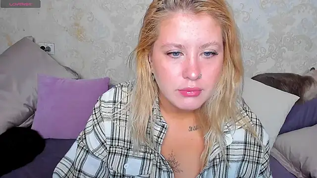 Snapshot of Simply_Alex chatting on May 16, 2026, 12:53 am Simply Alex online show from May 16, 2026, 12:53 am