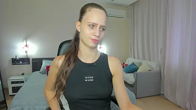 Snapshot of LoveBettie chatting on July 24, 2026, 8:21 am LoveBettie online show from July 24, 2026, 8:21 am