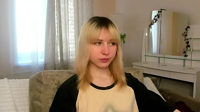 MiaKimiko online show from May 16, 2026, 2:21 am
