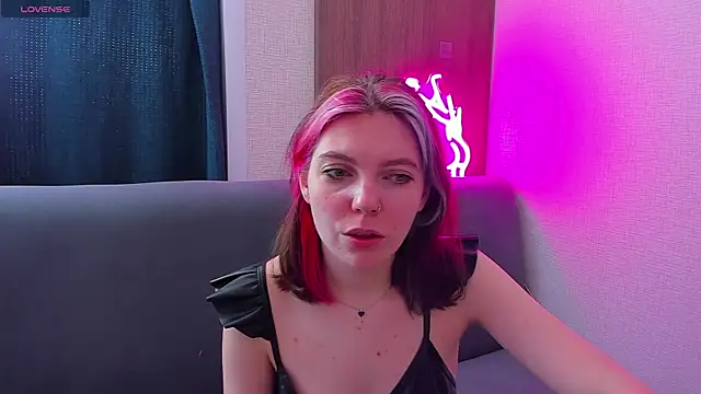 Snapshot of Marie_Reyess chatting on April 4, 2026, 7:15 am Marie Reyess online show from April 4, 2026, 7:15 am