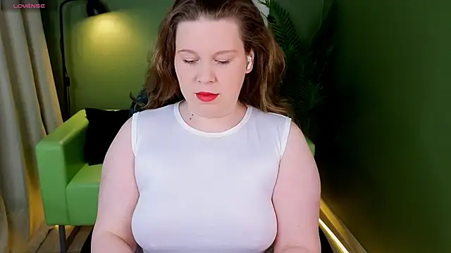 Snapshot of Karolisse chatting on May 23, 2026, 8:02 am Karolisse online show from May 23, 2026, 8:02 am
