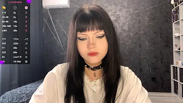 EmilyEmbears online show from May 13, 2026, 5:58 am