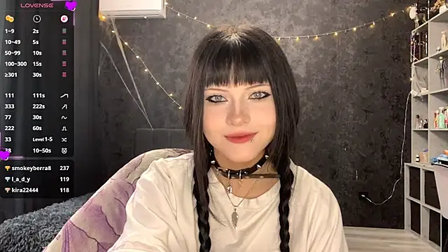 EmilyEmbears online show from May 12, 2026, 6:32 am