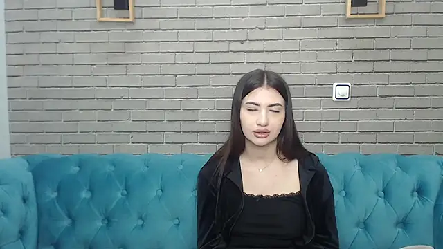 RebeccaMosc online show from April 3, 2026, 7:26 am