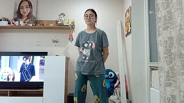 LezlieEllegood online show from April 7, 2026, 2:30 pm