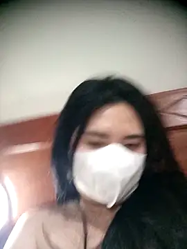 Snapshot of Alicee_001 chatting on April 9, 2026, 4:24 pm Alicee 001 online show from April 9, 2026, 4:24 pm