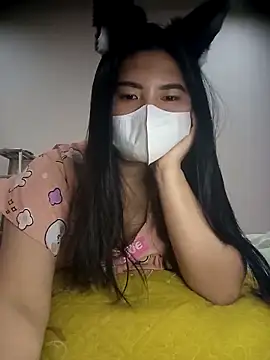 Snapshot of Alicee_001 chatting on April 3, 2026, 3:51 pm Alicee 001 online show from April 3, 2026, 3:51 pm