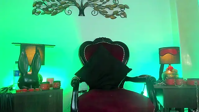 Snapshot of Madamedaphne_ chatting on May 31, 2026, 2:12 pm Madamedaphne online show from May 31, 2026, 2:12 pm