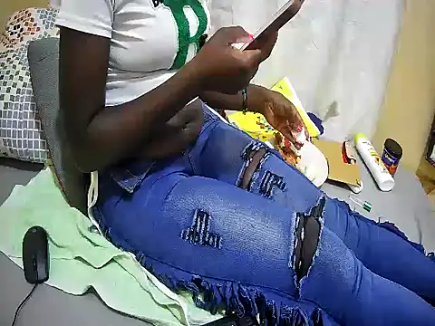 Snapshot of Hotbunny44 chatting on April 3, 2026, 7:31 pm Hotbunny44 online show from April 3, 2026, 7:31 pm