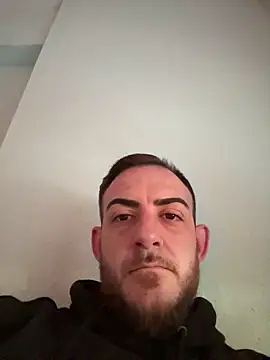 Mariete1931 online show from April 14, 2026, 7:57 am