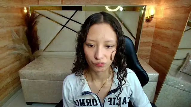 Snapshot of abby__r chatting on April 30, 2026, 12:34 pm abby r online show from April 30, 2026, 12:34 pm