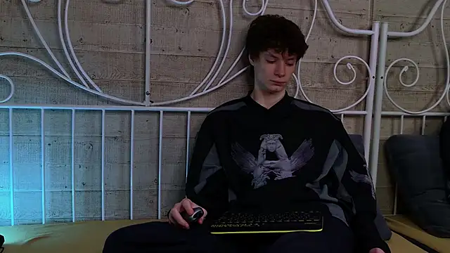 EdwardHogan online show from April 2, 2026, 5:19 pm