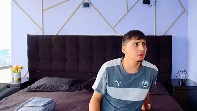 Sweett Sinn  online show from April 13, 2026, 4:22 pm