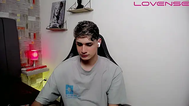 Snapshot of flaquito___ chatting on April 21, 2026, 8:48 pm flaquito online show from April 21, 2026, 8:48 pm