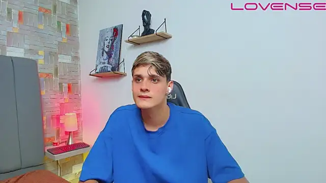 Snapshot of flaquito___ chatting on May 3, 2026, 8:34 pm flaquito online show from May 3, 2026, 8:34 pm