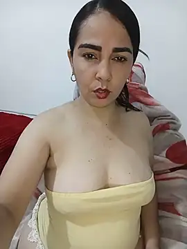 Snapshot of Emily_Divi69 chatting on May 18, 2026, 12:11 am Emily Divi69 online show from May 18, 2026, 12:11 am