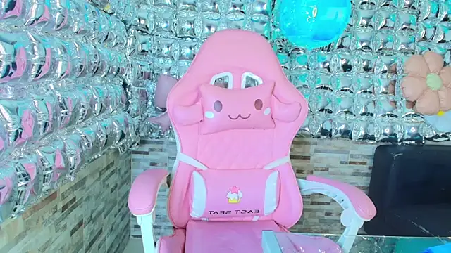 Snapshot of candy-paris chatting on June 1, 2026, 1:44 pm candy-paris online show from June 1, 2026, 1:44 pm