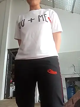 anhhuyen1 online show from April 2, 2026, 11:55 pm