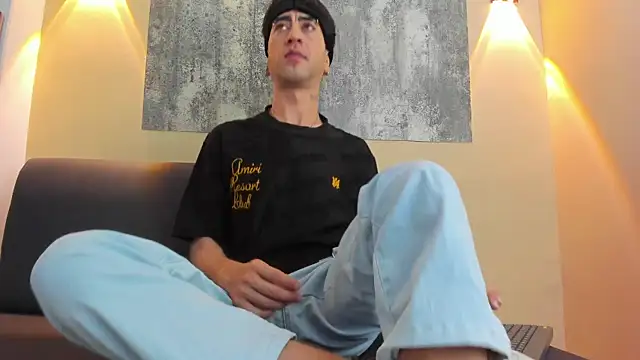 PODEROSO SAMAEL online show from April 8, 2026, 3:41 am