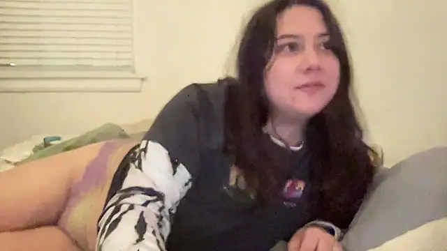 ariaxm00n online show from April 5, 2026, 7:04 am