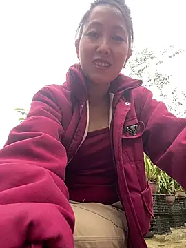 Huonglyna online show from April 29, 2026, 1:43 am