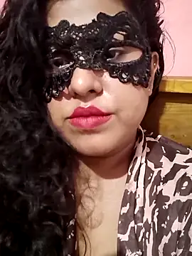 Maskedcurves online show from April 2, 2026, 9:49 am