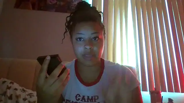 Snapshot of madzbailey chatting on July 2, 2026, 1:17 pm madzbailey online show from July 2, 2026, 1:17 pm