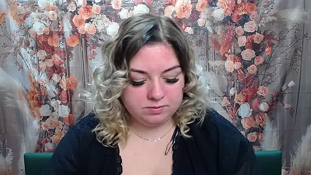 Snapshot of AdelinaMaster chatting on April 14, 2026, 5:18 pm AdelinaMaster online show from April 14, 2026, 5:18 pm