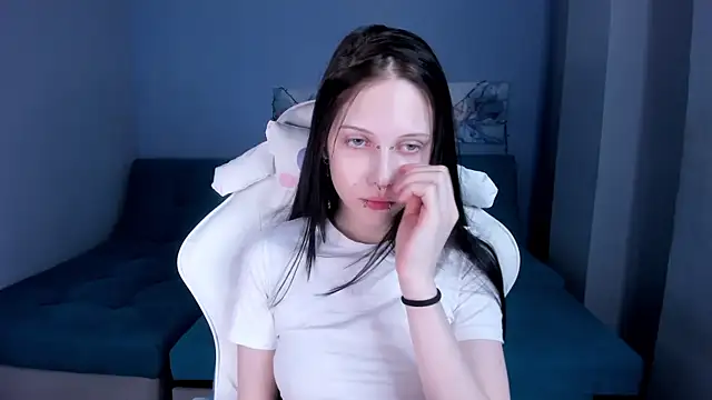 Snapshot of SugarBunny18 chatting on June 16, 2026, 5:51 am SugarBunny18 online show from June 16, 2026, 5:51 am