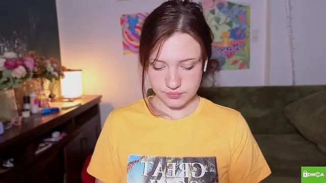 bikinibottom001 online show from April 9, 2026, 2:24 am