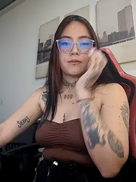 cute mara online show from April 2, 2026, 8:48 pm