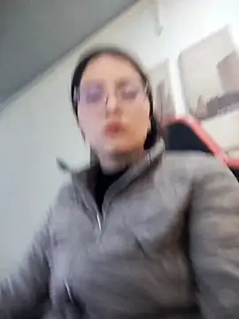 cute mara online show from April 3, 2026, 1:06 pm