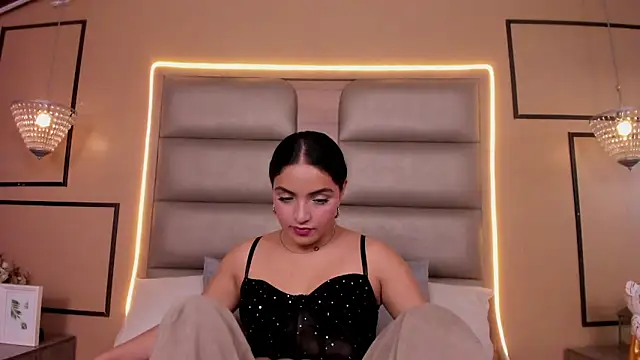 BIANCACOLLINNS online show from April 8, 2026, 7:37 pm