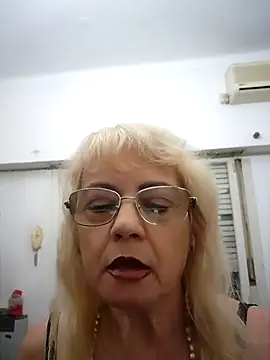 Snapshot of MatureElegantWidow chatting on April 7, 2026, 12:34 am MatureElegantWidow online show from April 7, 2026, 12:34 am