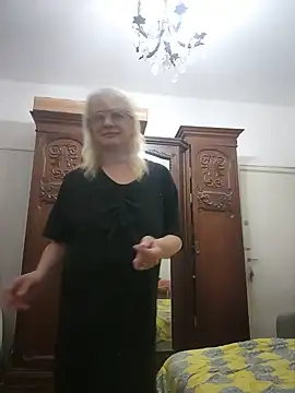 Snapshot of MatureElegantWidow chatting on June 18, 2026, 11:43 pm MatureElegantWidow online show from June 18, 2026, 11:43 pm