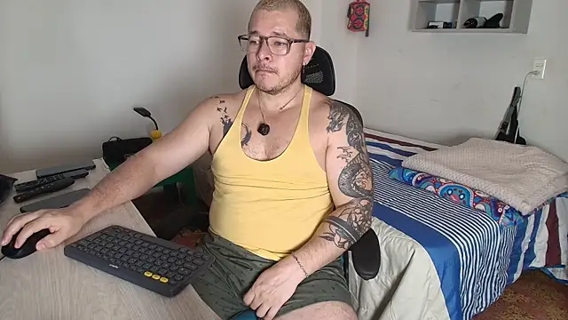 Snapshot of Alton_Mason chatting on July 14, 2026, 3:51 pm Alton Mason online show from July 14, 2026, 3:51 pm