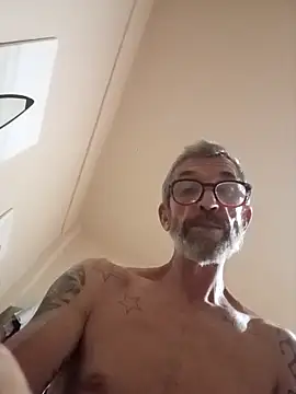 Snapshot of chris-sbh11 chatting on May 6, 2026, 3:32 am chris-sbh11 online show from May 6, 2026, 3:32 am