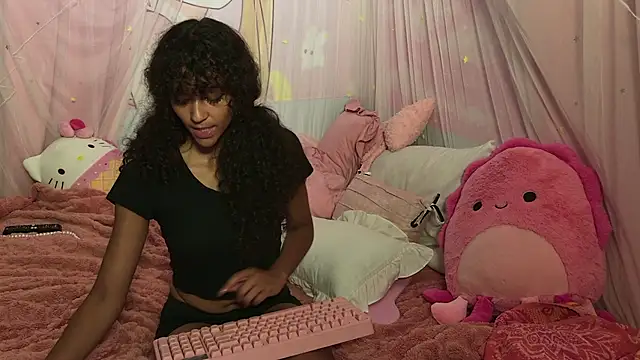 Snapshot of mia_hart chatting on June 30, 2026, 5:18 am mia hart online show from June 30, 2026, 5:18 am